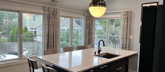Beautiful Apt 2 1/2 Blocks to Beach, Close to Downtown