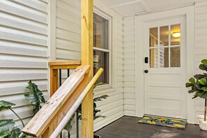 Exterior detail - {Cheryl's Blackstone Retreat} A quiet place with ultimate convenience to explore (Asheville)