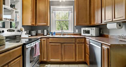 {Cheryl's Blackstone Retreat} A quiet place with ultimate convenience to explore