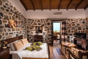 In-room safe, soundproofing, free WiFi - Balsamico Tradiitional Suites (Hersonissos)