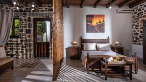 Junior Suite, Air conditioning | In-room safe, soundproofing, WiFi (free) - Balsamico Tradiitional Suites (Hersonissos)