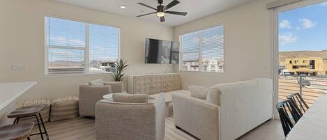 Télévision, cheminée