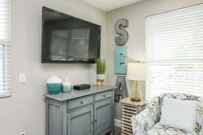 テレビ、テーブルサッカー台、卓球台