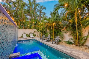 A heated pool - Two Homes with Shared Backyard, Perfect Rental for Groups - Village Time (Siesta Key)