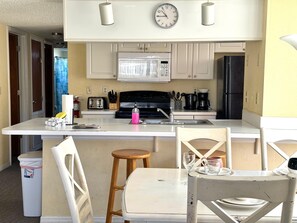 Fridge, microwave, oven, stovetop - 945 Sweet retreat 4 bedrooms with pool and spa (kissimmee)