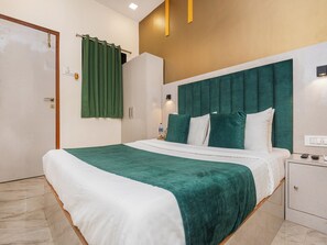 Deluxe Room | 1 bedroom, individually furnished, desk, soundproofing - Hotel Priceless Suite (Mumbai)