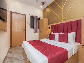 1 habitación, muebles diferentes y escritorio 