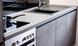 Deluxe Suite, 2 Bedrooms | Private kitchen | Fridge, oven, stovetop, dishwasher - BRIGHT Augsburg Goeggingen (Augsburg)