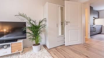 Deluxe Suite, 2 Bedrooms | 2 bedrooms, desk, iron/ironing board, free WiFi