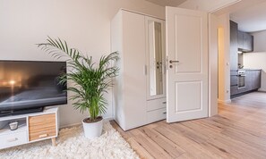 Deluxe Suite, 2 Bedrooms | 2 bedrooms, desk, iron/ironing board, free WiFi - BRIGHT Augsburg Goeggingen (Augsburg)