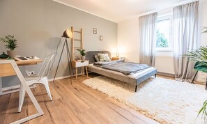 Deluxe Suite, 2 Bedrooms | 2 bedrooms, desk, iron/ironing board, free WiFi - BRIGHT Augsburg Goeggingen (Augsburg)