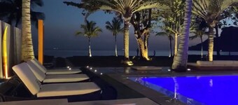 A melhor casa com a melhor vista do Guaecá - 6 suites, casa pé na areia .
