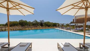 2 outdoor pools