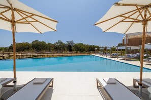 2 piscinas externas