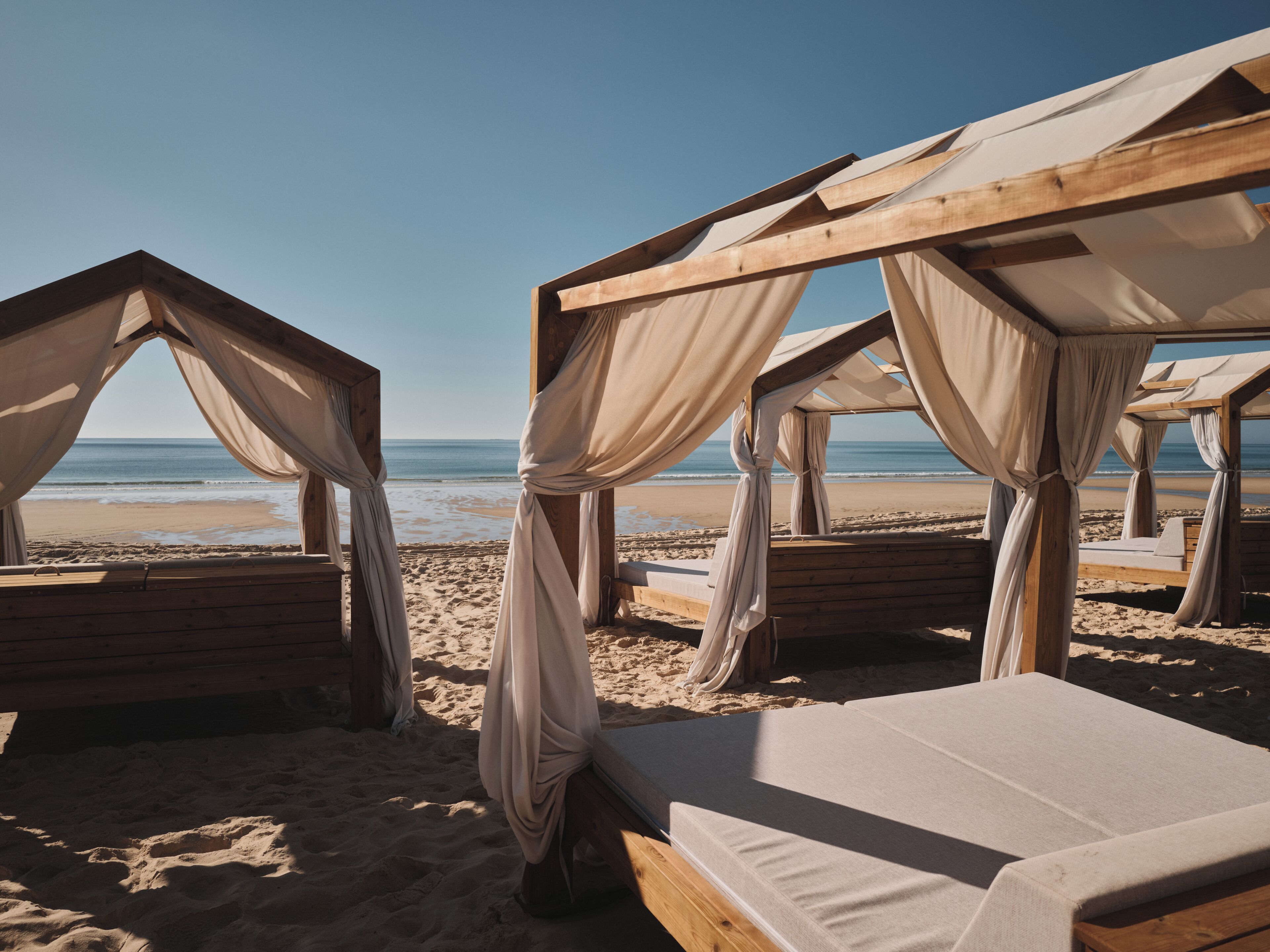 Sulla spiaggia, sabbia bianca