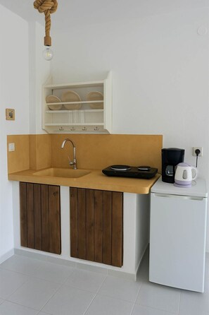 Réfrigérateur, cafetière/bouilloire