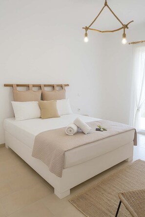 1 habitación, tabla de planchar con plancha, cuna de viaje y wifi 