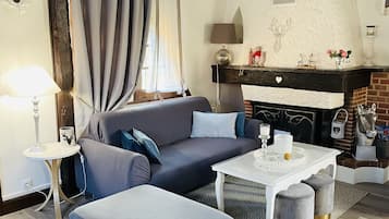 Smart TV, fireplace