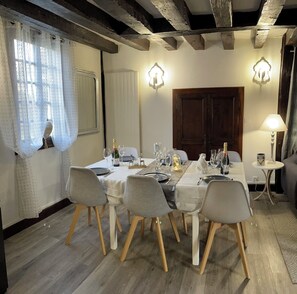 Dining - La Demeure du Cerf: 6-p cottage, pool, jacuzzi, near Beauval, Orléans, Lamotte. (Chaon)