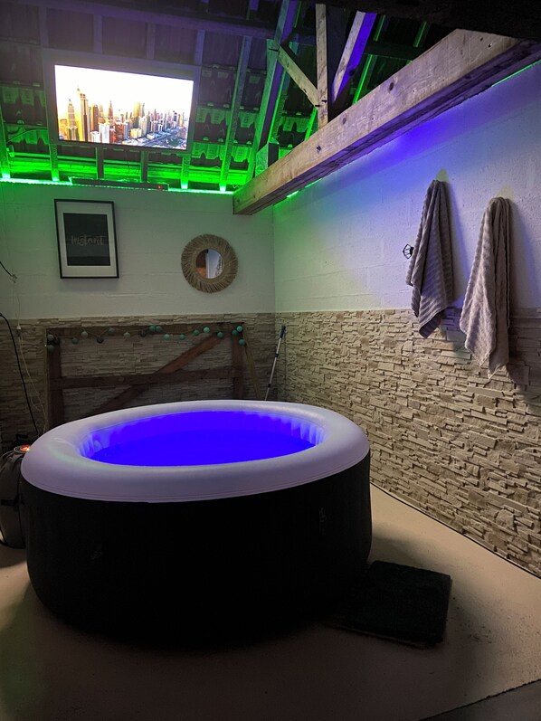 Interior - La Demeure du Cerf: 6-p cottage, pool, jacuzzi, near Beauval, Orléans, Lamotte. (Chaon)