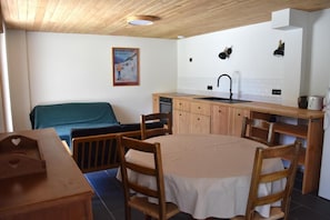 Interior - 300m from resort center, Ground floor, terrace, tv, ski locker, 50m², Pralognan-la-Vanoise (Pralognan-la-Vanoise)