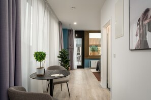 Studio Deluxe, patio | Coin séjour