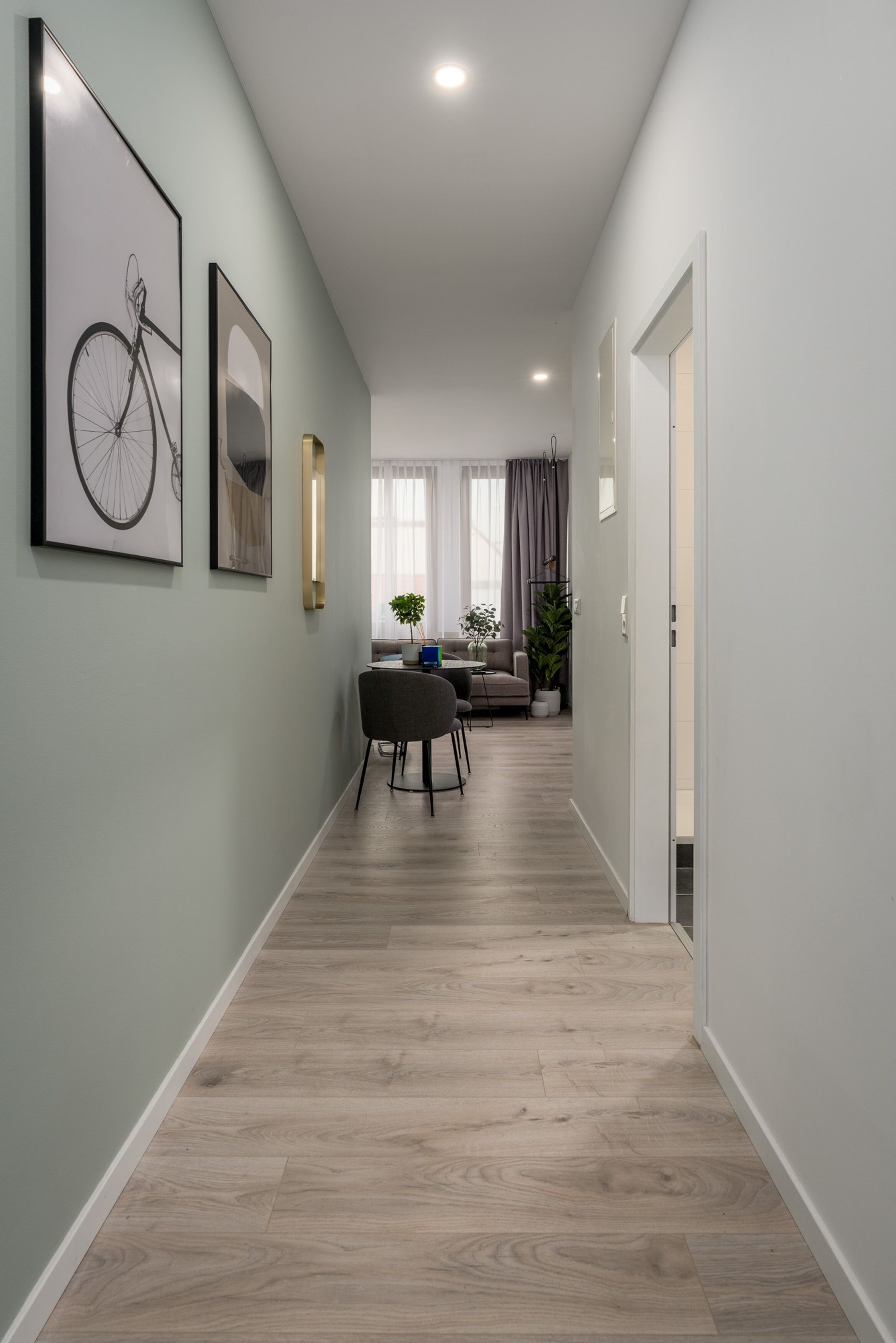 Comfort-Studio | Individuell dekoriert, Schreibtisch, kostenloses WLAN, Bettwäsche