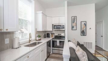 Condo, Multiple Beds, Kitchen | Private kitchen | Fridge, microwave, oven, stovetop