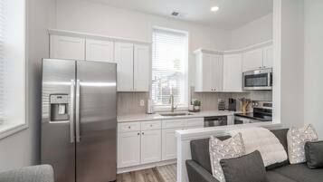 Condo, Berbilang Katil, Kitchen | Bahagian dalam