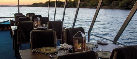 Chambre, 1 chambre, accessible aux personnes à mobilité réduite, patio | Restauration