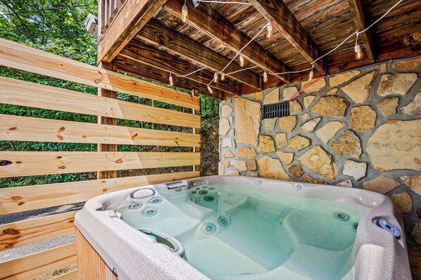 Outdoor spa tub