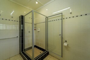 Room, 1 Bedroom, Accessible, Patio | Bathroom