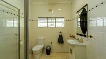 Room, 1 Bedroom, Accessible, Patio | Bathroom