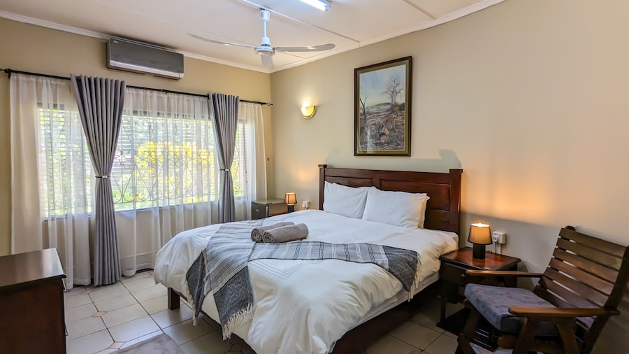 Room in Villa - Zambezi Family Lodge - Lion Room