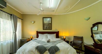 Room in Villa - Zambezi Family Lodge - Lion Room