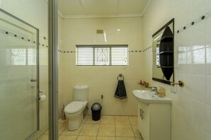 Room, 1 Bedroom, Accessible, Patio | Bathroom