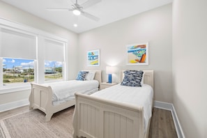 6 chambres, fer et planche à repasser, Wi-Fi gratuit, draps fournis