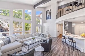 Smart TV, chimenea y impresora