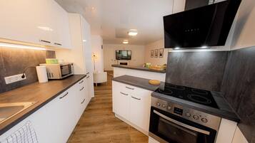 KĂŒhlschrank, Ofen, Herdplatte, GeschirrspĂŒler