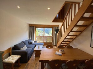 Interior - 20m from resort center, 5th floor, view resort, balcony, tv, 42m², Méribel (Méribel - Les Allues)