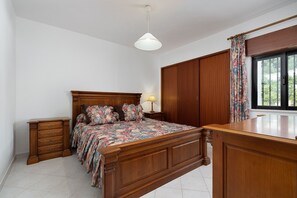 1 bedroom, in-room safe, iron/ironing board, travel cot