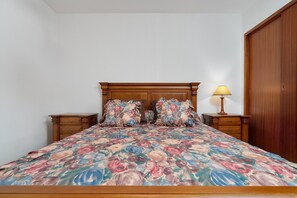 1 bedroom, in-room safe, iron/ironing board, travel cot