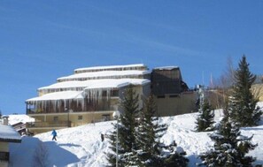 Exterior - At the foot of shops, 3rd floor, view mountain, balcony, tv, ski locker, 55m², Auris en Oisans (Auris)