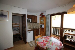 Dining - 3rd floor, view open, balcony, tv, 17m², Auris en Oisans (Auris)