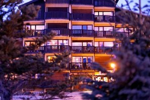 Exterior - Ski-in/ski-out & foot of the slopes, 1st floor, view panoramic, balcony, tv, ski locker, 35m² (Auris)