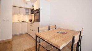 Dining - 50m from ski slopes, 3rd floor, view building, terrace, tv, 36m², Valmorel (Les Avanchers-Valmorel)