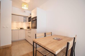 Dining - 50m from ski slopes, 3rd floor, view building, terrace, tv, 36m², Valmorel (Les Avanchers-Valmorel)