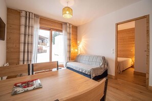 Interior - 50m from ski slopes, 3rd floor, view building, terrace, tv, 36m², Valmorel (Les Avanchers-Valmorel)