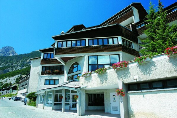 Exterior - 100m from ski slopes, balcony, parking, tv, ski locker, 30m², Ceillac en Queyras (Ceillac)