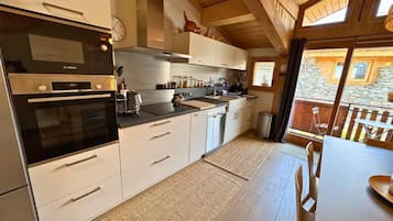 Réfrigérateur, micro-ondes, four, lave-vaisselle